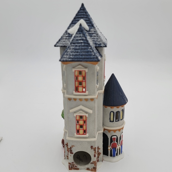 Dept 56 Tin Soldier Shop North Pole Village Lighted Christmas Building - 1995 - Picture 2 of 8